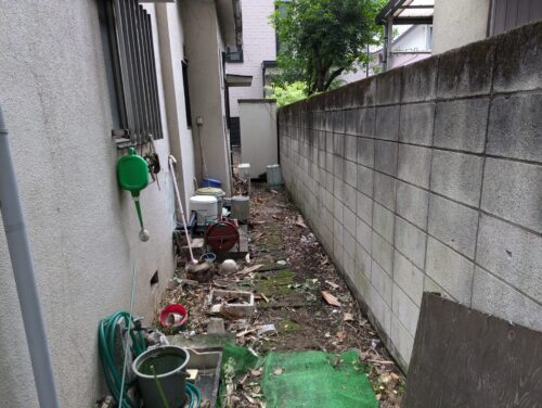 家右側面の草むしり、作業後