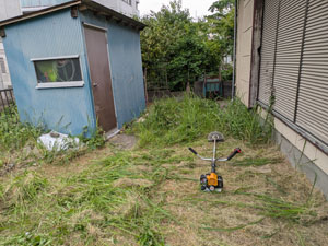 お庭の草刈り